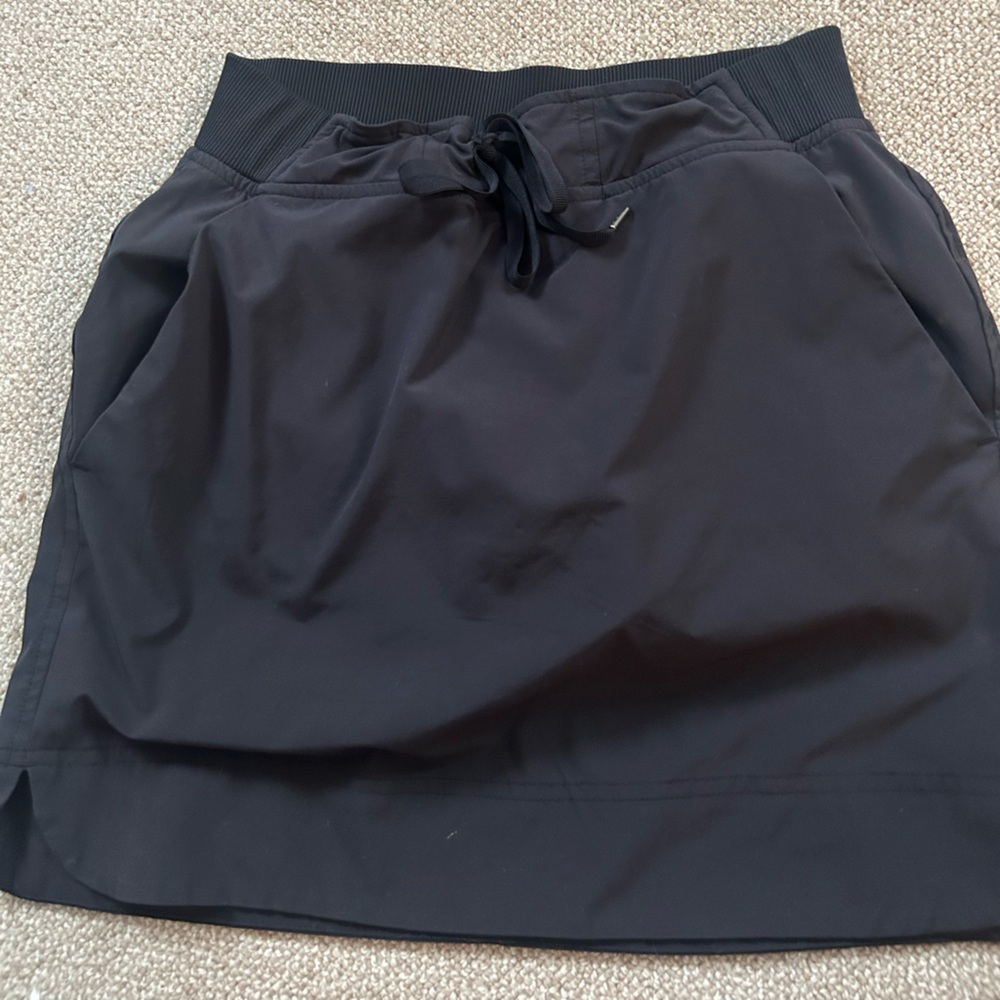 Athleta Black everyday skirt.  Size 2